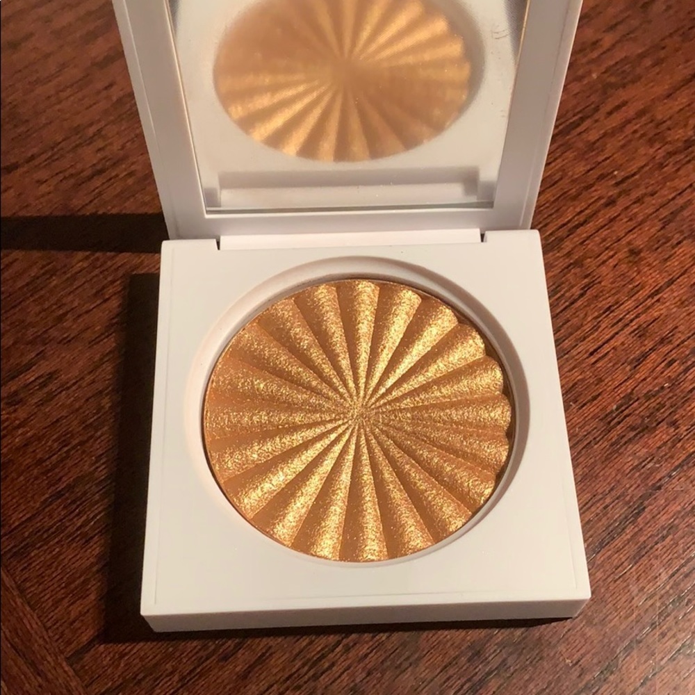 OFRA HIGHLIGHTER ( BLIND THE HATERS )